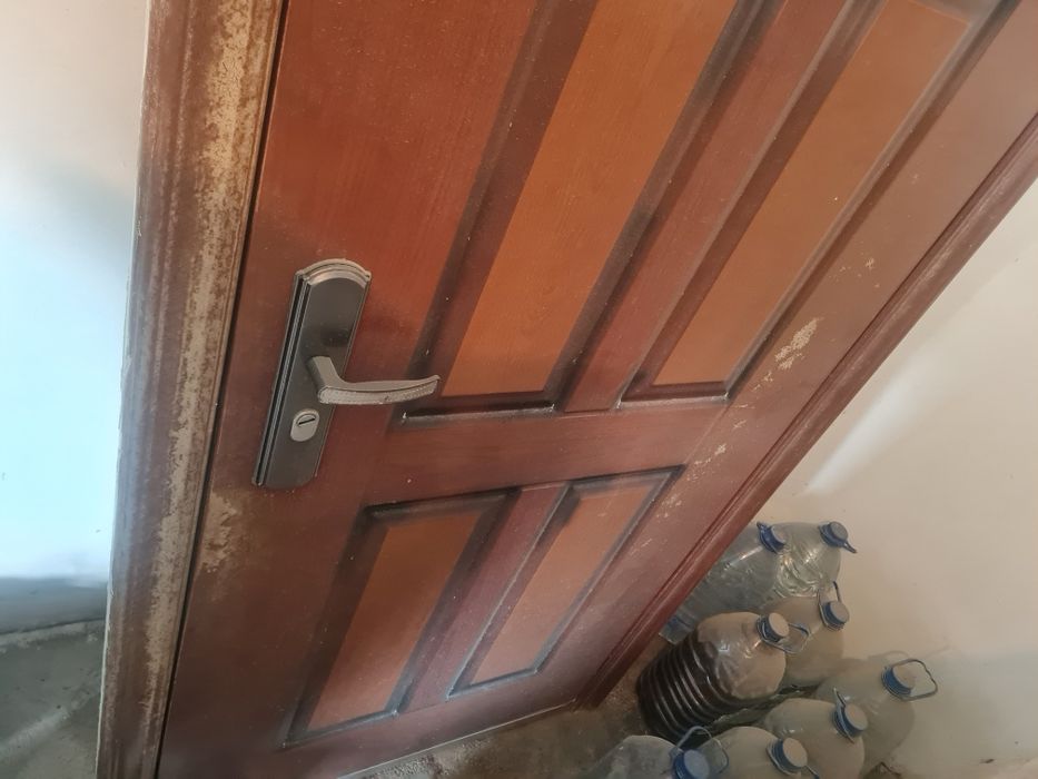 Продаётся дверь металическая