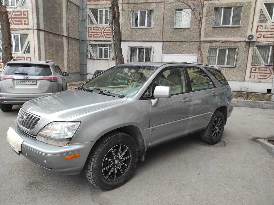 автомобиль Лексус RX300