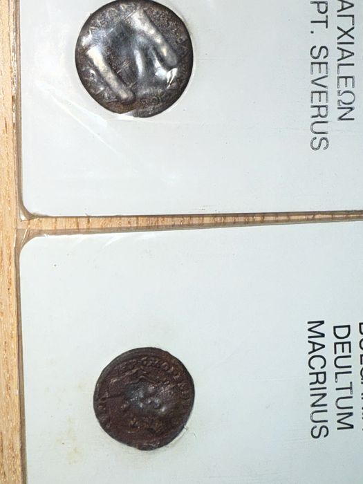 Реплики на монети