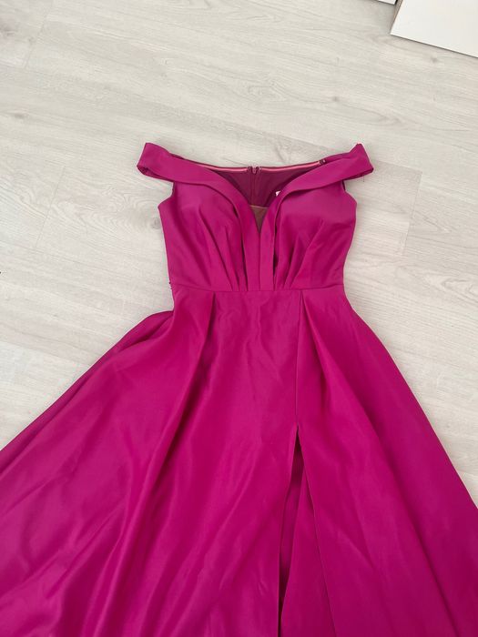 Официална дамска рокля в страхотен цвят