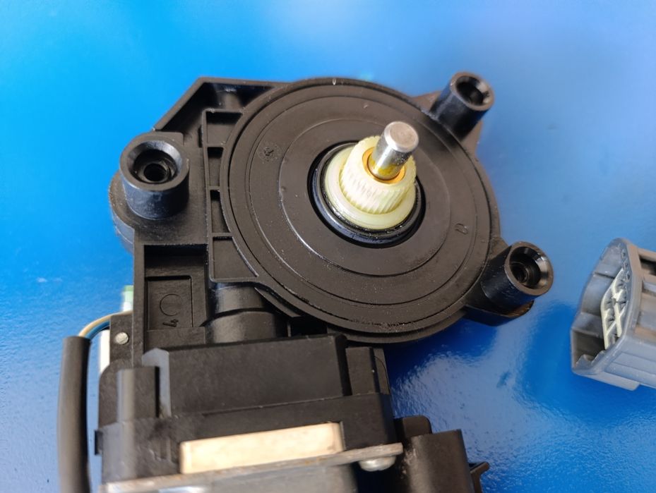 Motoras macara geam usa fata dreapta Ford Focus 2 cabriolet (2006-2010)