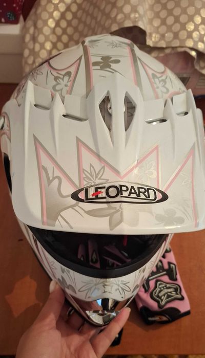 Детска каска и ръкавици