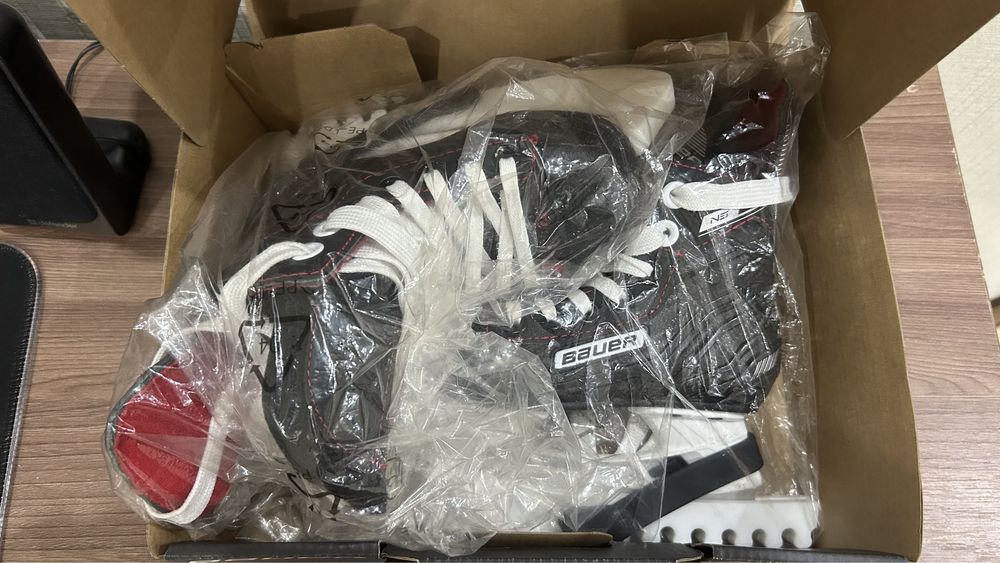 Коньки хоккейные