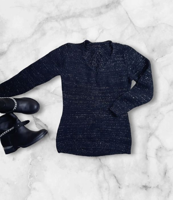 Pulover negru cu fir argintiu pret 20 lei