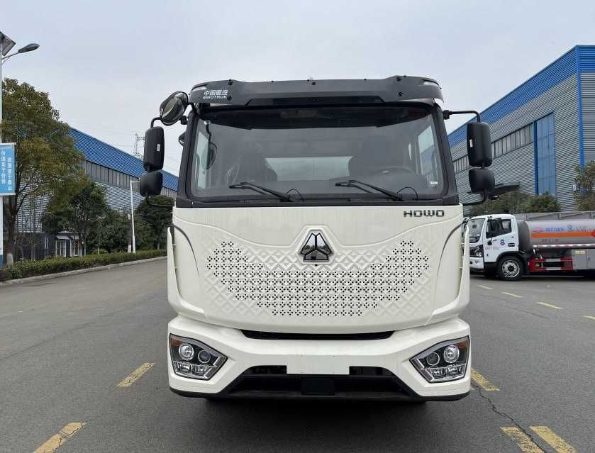 Вакуумная ассенизаторская машина HOWO 12 м³