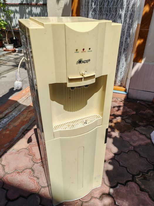 Dozator de apa cu compresor