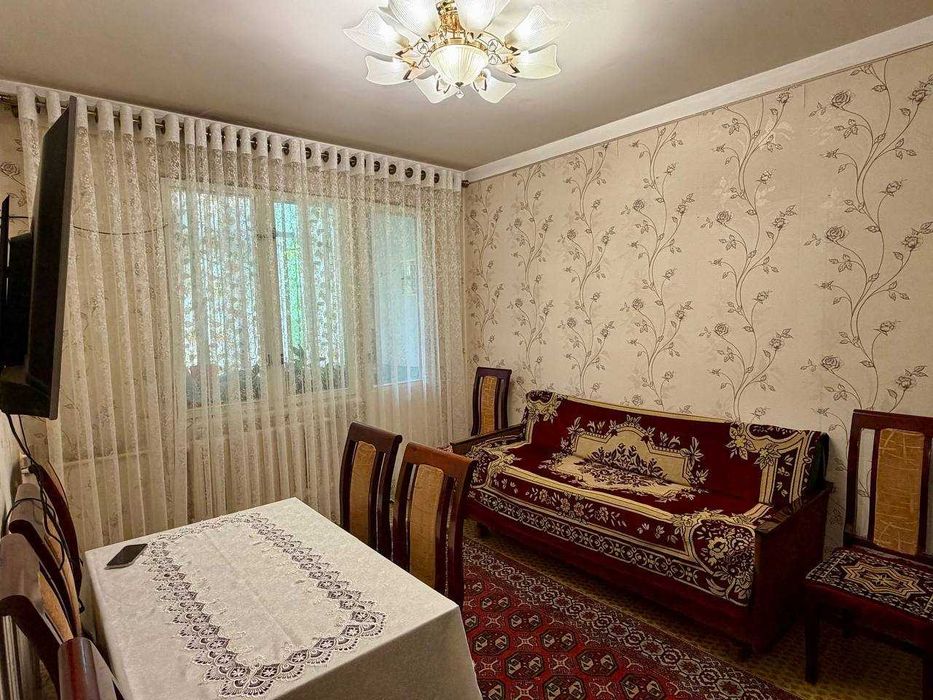 Продается квартира 2/4/4, Чиланзар 6 квартал, первая линия.