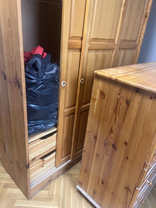 Гардероб / скрин / нощни скафчета от естествено дърво