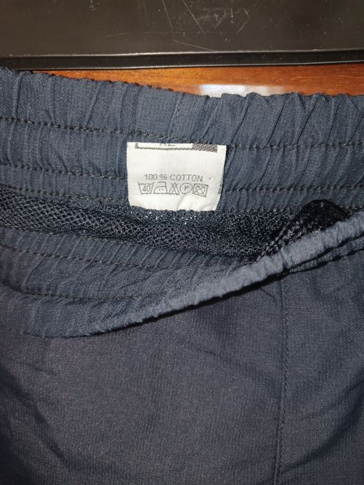 Vând pantaloni scurți Puma