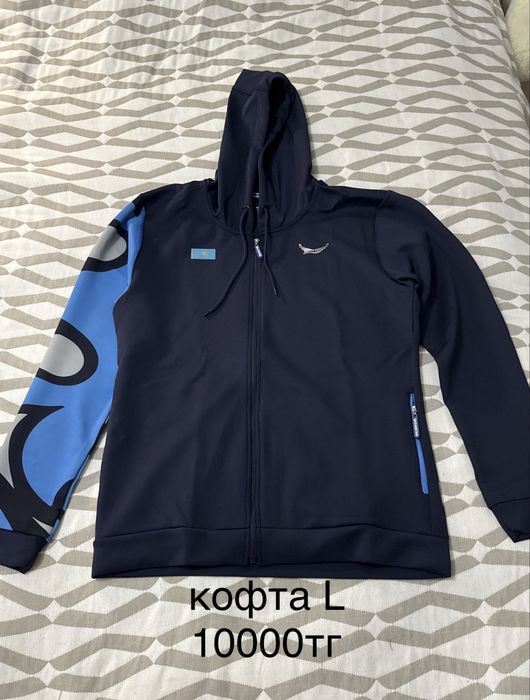 Продам футболки, кофты и тд