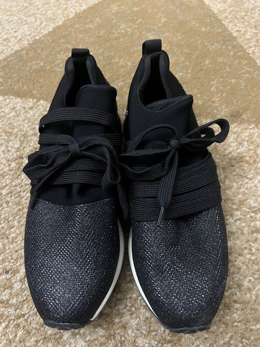 Кроссовки женские