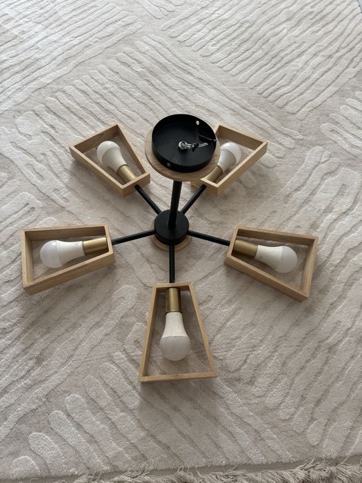 Продам люстру в отличном состоянии