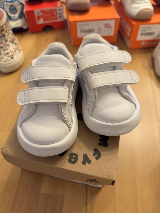 Обувки biomehanica и adidas