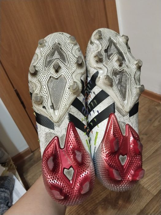 Продам бутсы белые размер 39