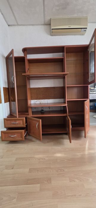 Продавам секция за всекидневна или малък хол.В много добро състояние.Размери 170/180 см.