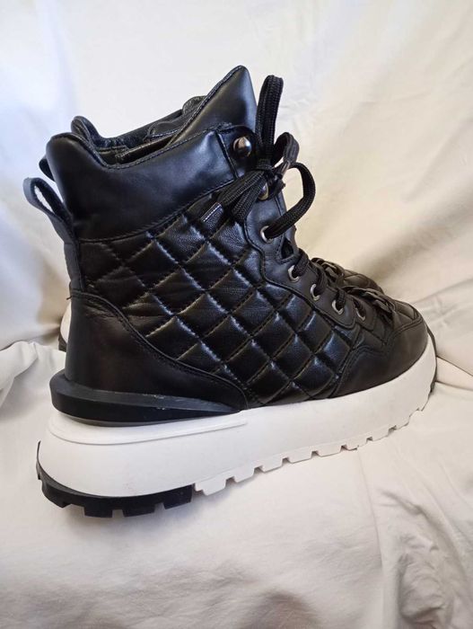 Дамски спортни боти