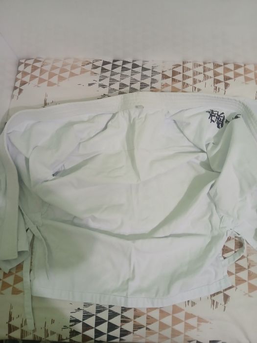 Кимоно Kynkyokoshinkai+ бял коланн