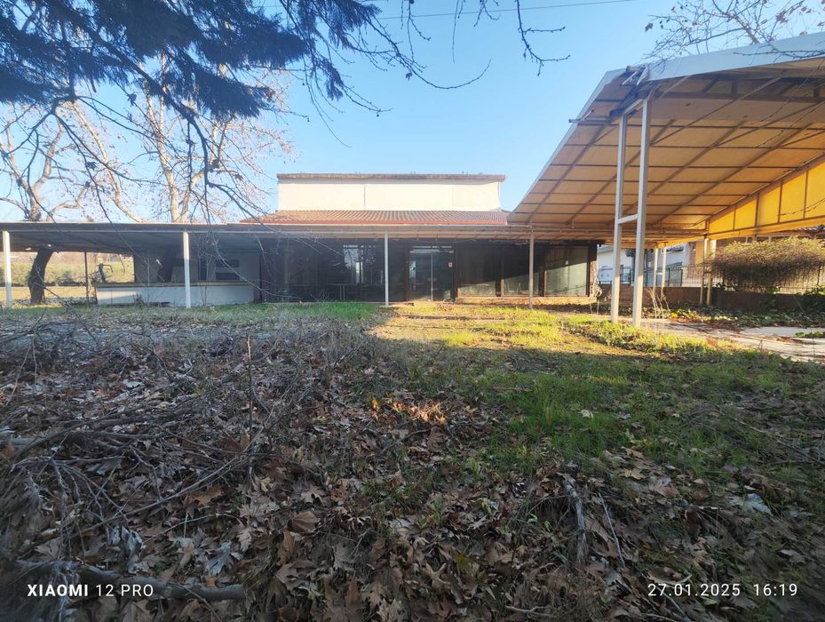 ПРОДАВА Бизнес помещение на партерен етаж и жилище на първи етаж