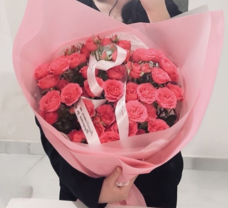 Куставые роза сегодня пришла очень бальшой букет