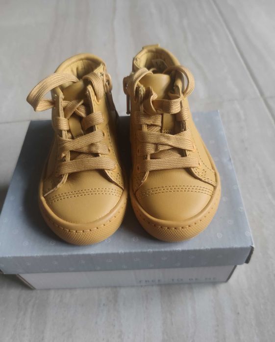 Бебешки обувки Clarks- НОВИ!