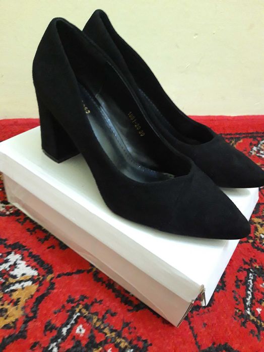 Kablukli ayollar tuflisi