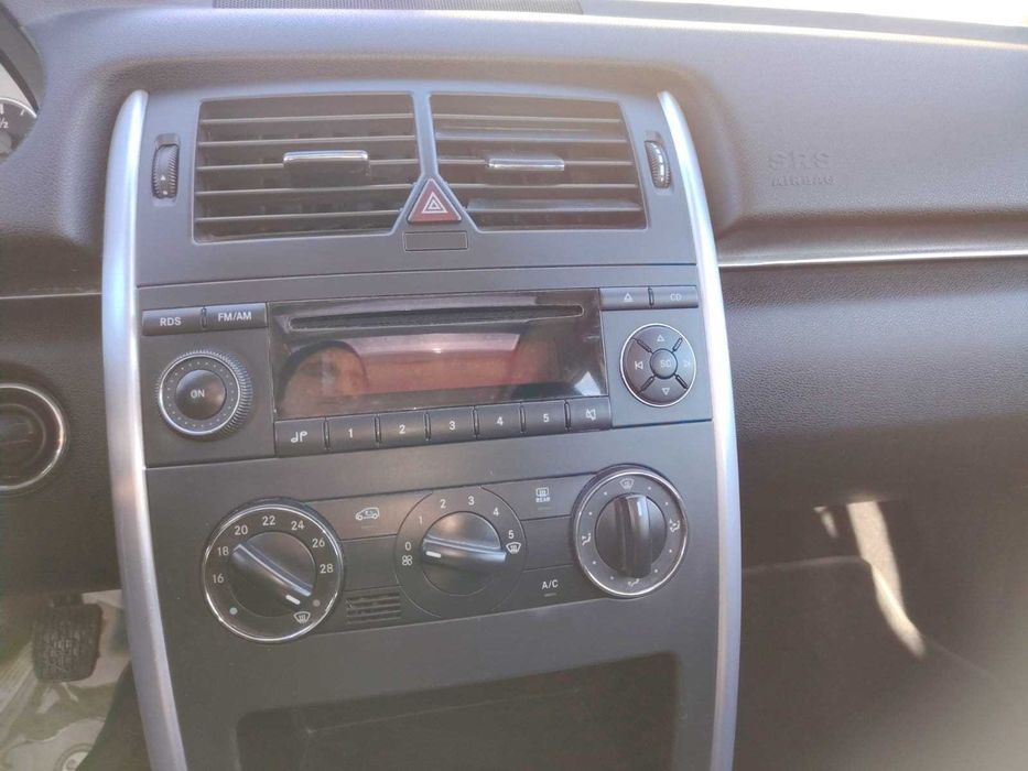 Мерцедес B170 бензин 5 врати,малко км.