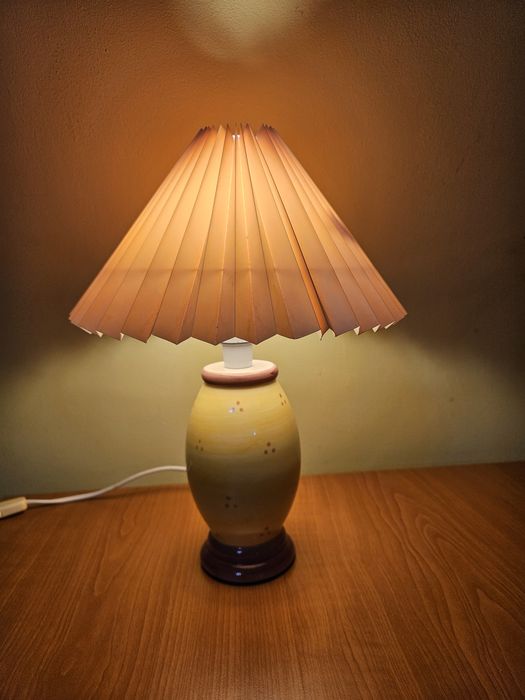 Елегантна нощна лампа