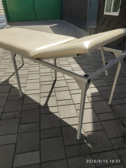 Продам кушетку б/у в хорошем состоянии