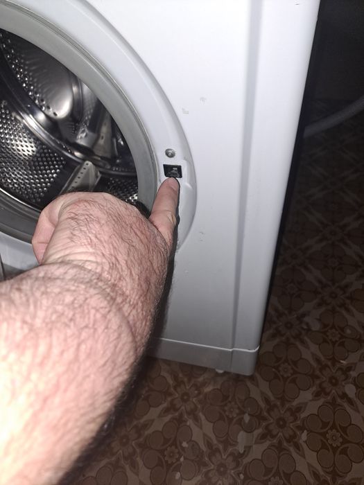 Продам стиральную машину индезит