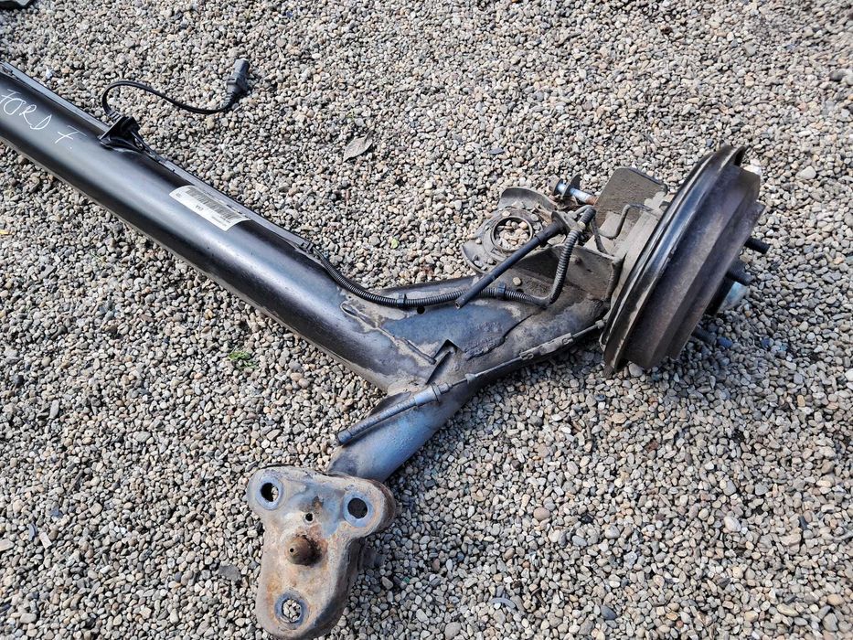 Ford Fusion, punte spate completa, pe tamburi.