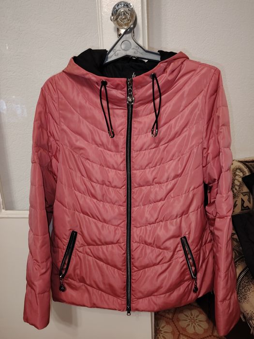 Продам женскую куртку весна осень