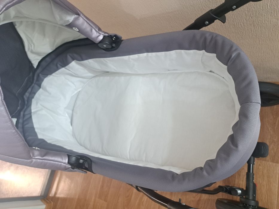 Продам детскую коляску 2 в 1