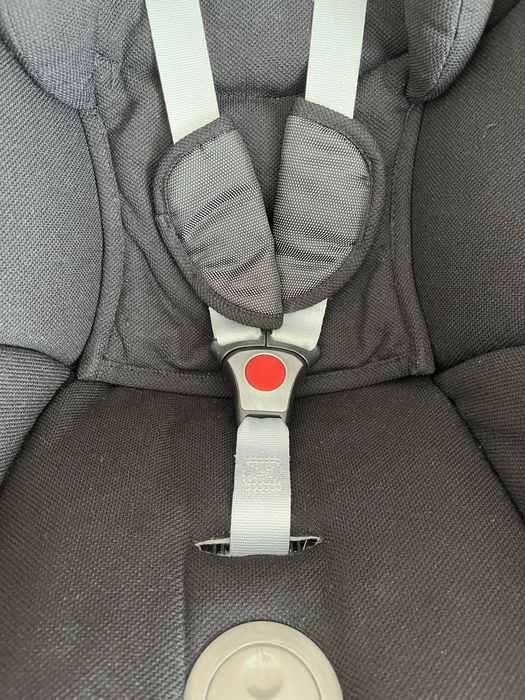 Maxi-Cosi CabrioFix + ISOFIX база EasyFix кошче за новородено– много запазено