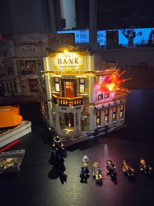 Lumibricks 14013 Western Bank Heist, Asamblat