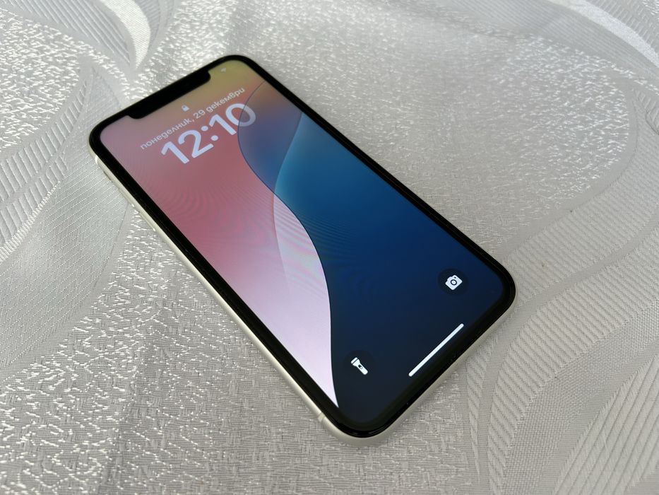 Продавам бял iPhone XR