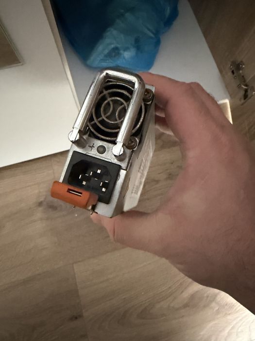 sursa server utilizata