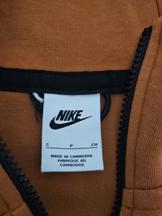 Оригинално! Оранжево горнище Nike tech fleece S размер