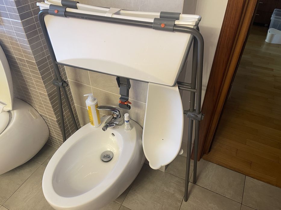 Stokke Flexi bath alba cu suport metalic cadita bebe nou nascut