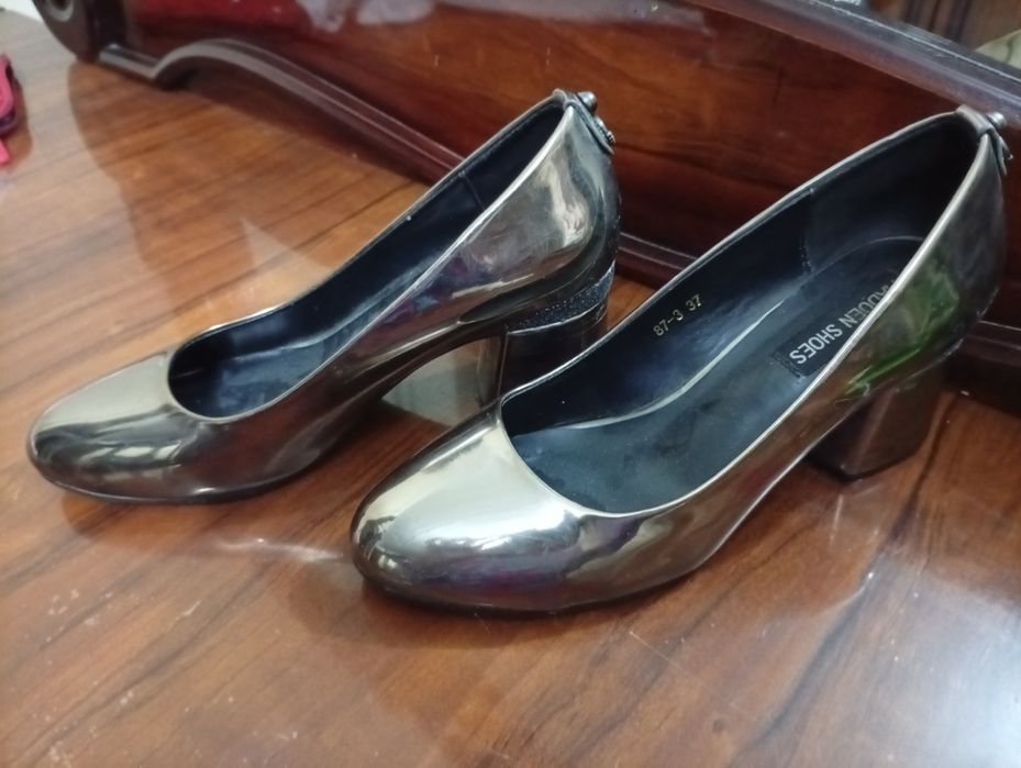 Обувлар харбири 50миндан иктаси 100 мингдан