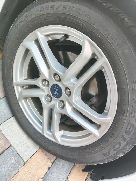 Vând Ford focus , proprietar de 5 ani, mai multe detalii la telefon