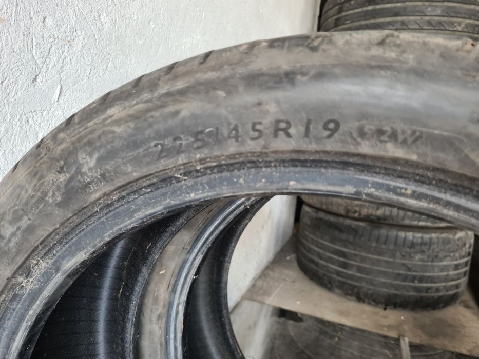 2 бр. летни гуми 225/45/19 Dunlop DOT 3616 5 mm