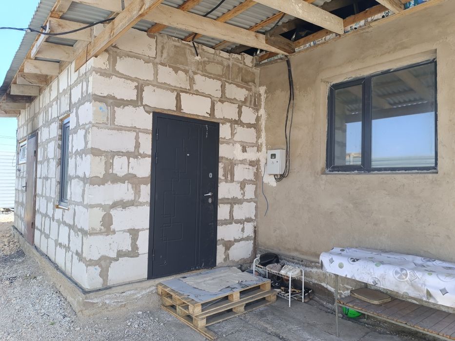 Үй сатылады. Дом продается.