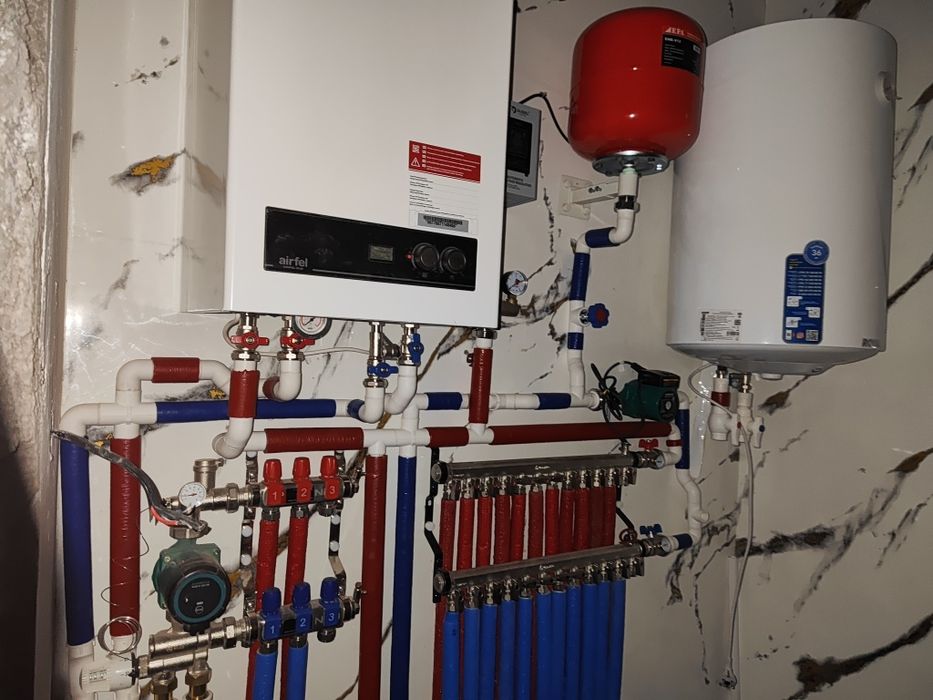 Hovli Sotiladi Kinoteatr orqasida