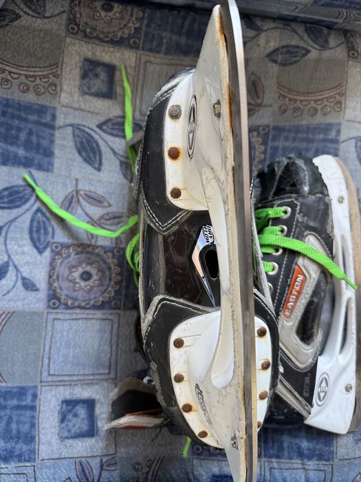 Коньки хоккейные