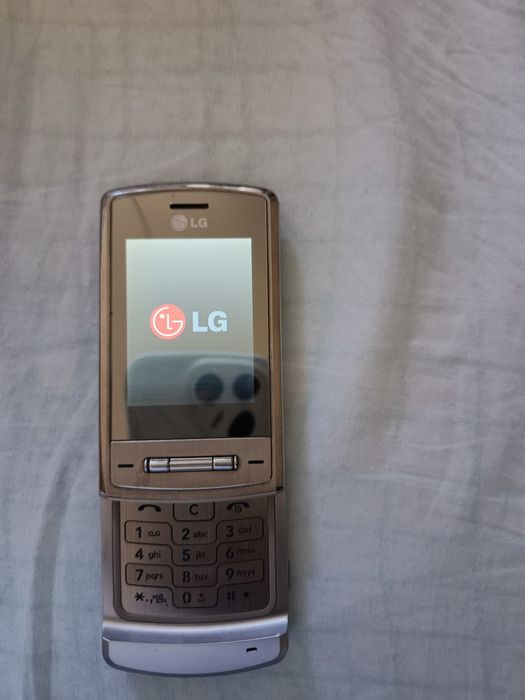 Продам телефон LG KE970 Shine
