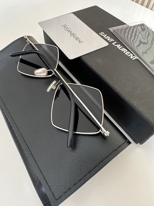 Чисто нови слънчеви очила Saint Laurent в сребрист цвят