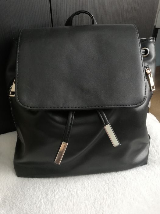 Черна дамска раница