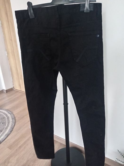 Vând blugi pt bărbați