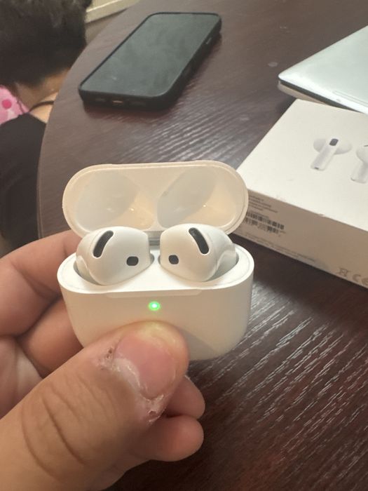 Продам airpods 4