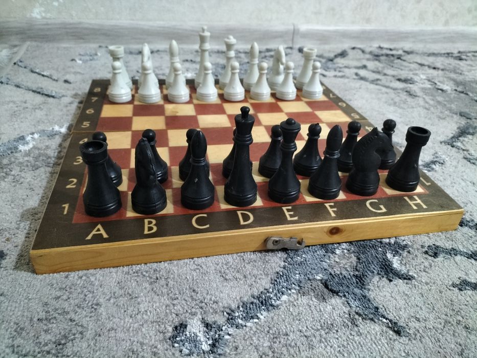 Шахмат сотилади.